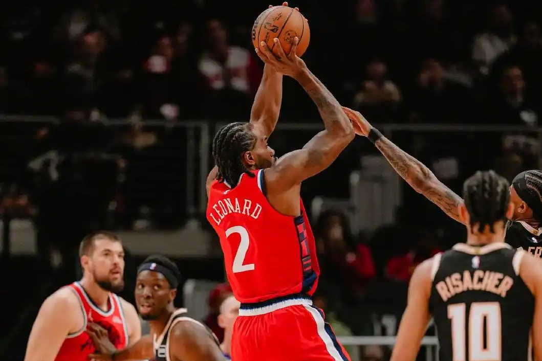 官宣！快船签约21+5控卫，曾在步行者打球，网友：第二次侮辱保罗