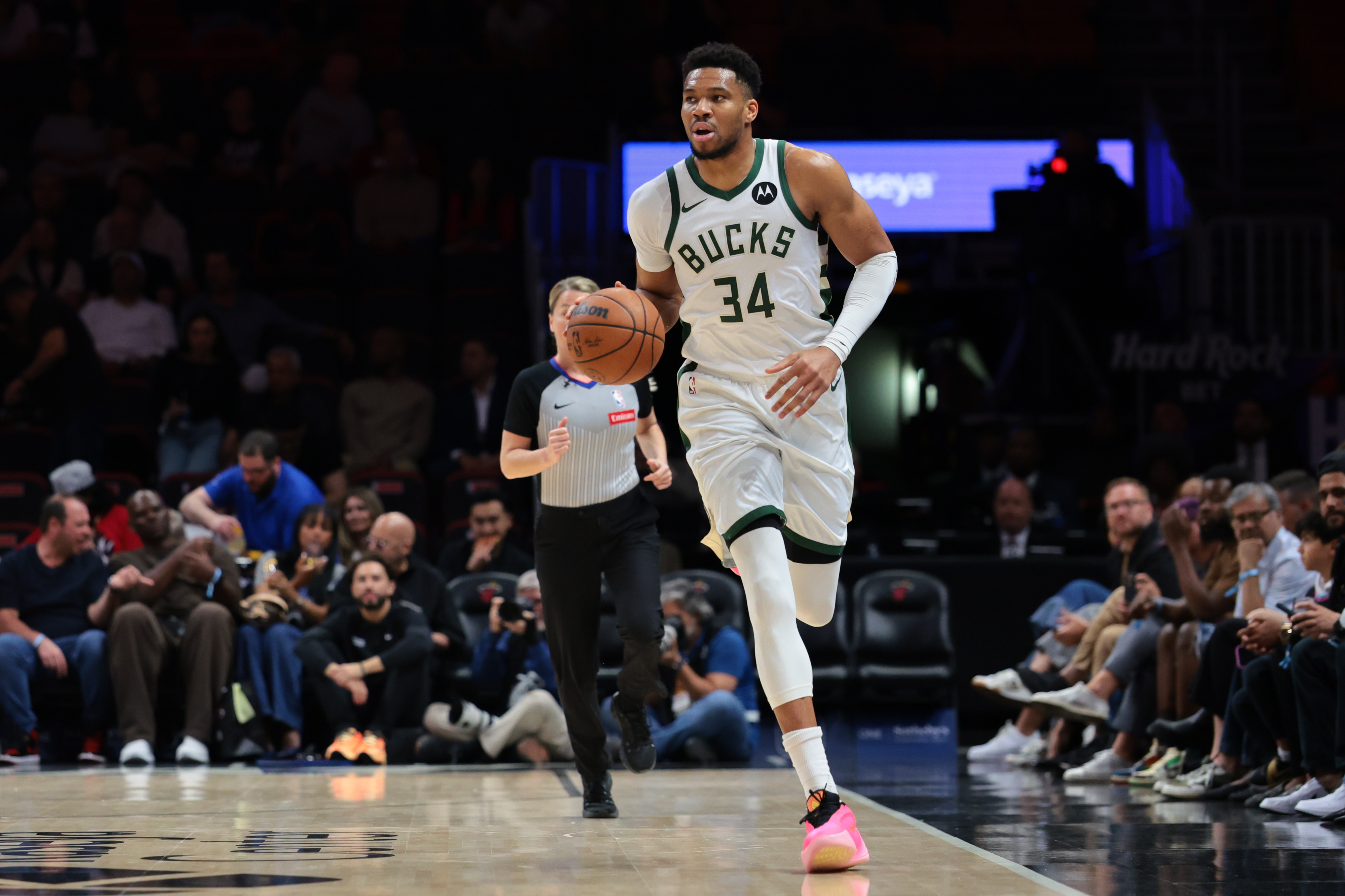 PG电子官方网站-德隆：希望字母哥能来爵士 我们可是有很多的选秀权